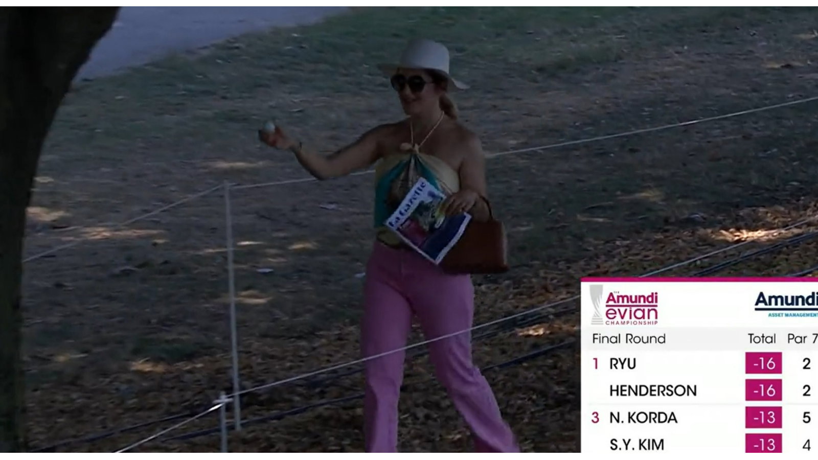 WATCH: Spectator told off after picking up Nelly Korda's golf ball during major